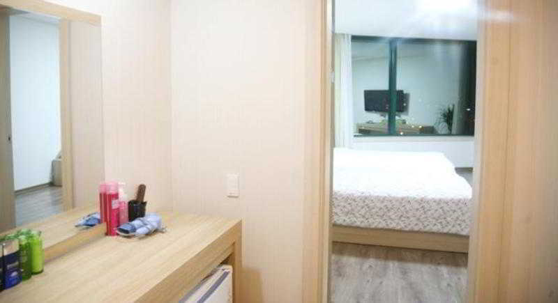 Elena Business Hotel Yeosu Eksteriør bilde