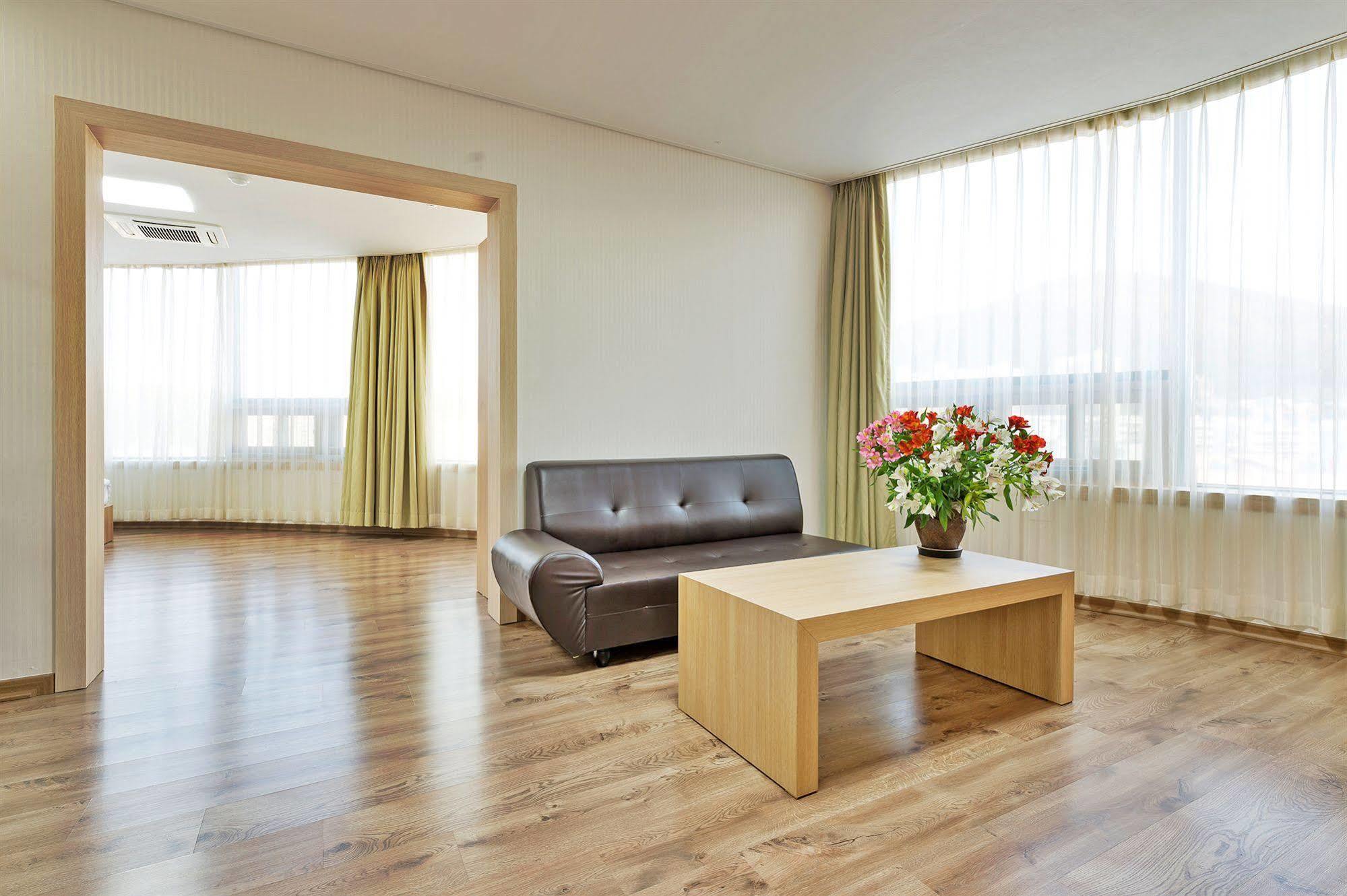 Elena Business Hotel Yeosu Eksteriør bilde