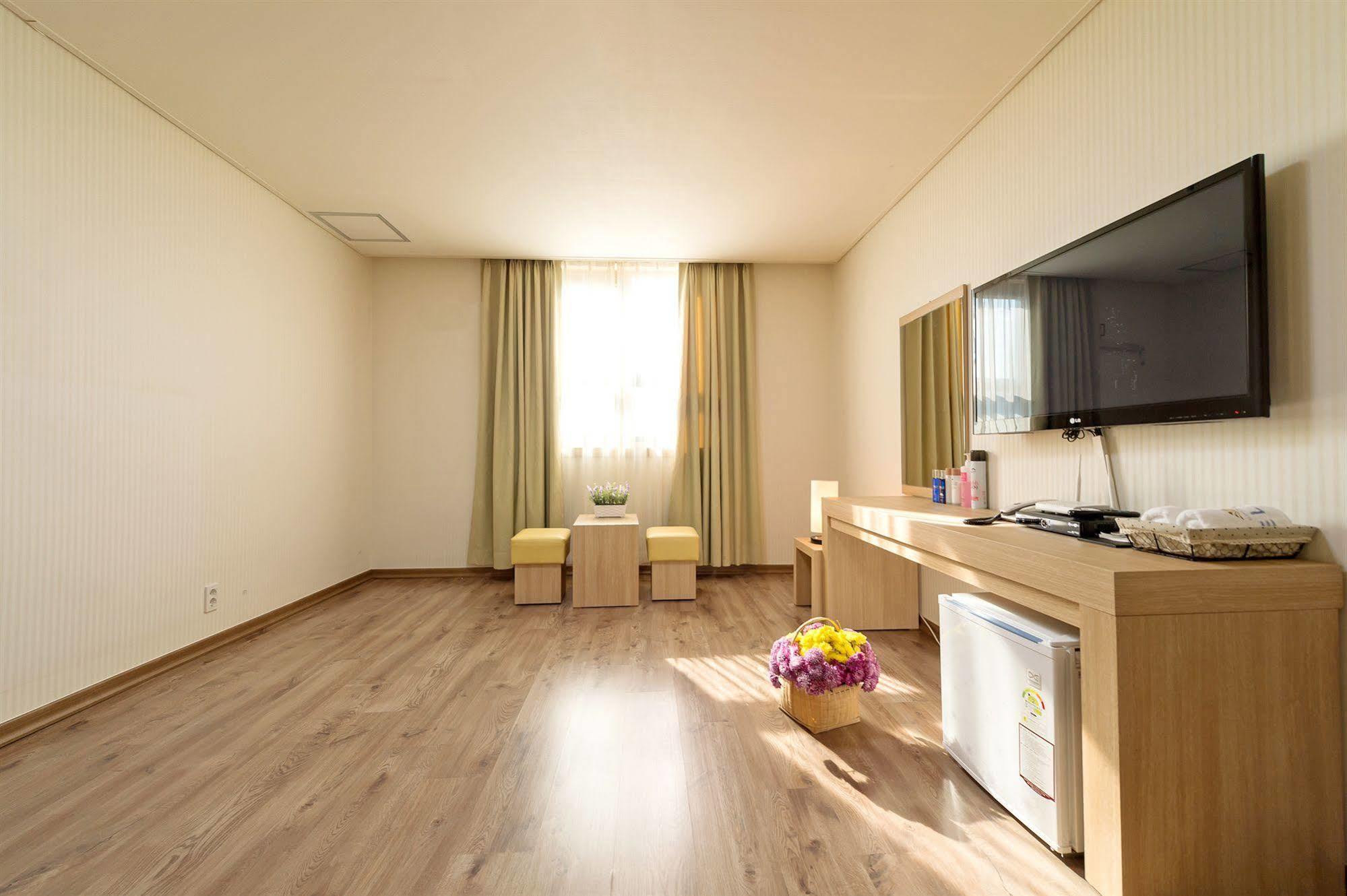 Elena Business Hotel Yeosu Eksteriør bilde